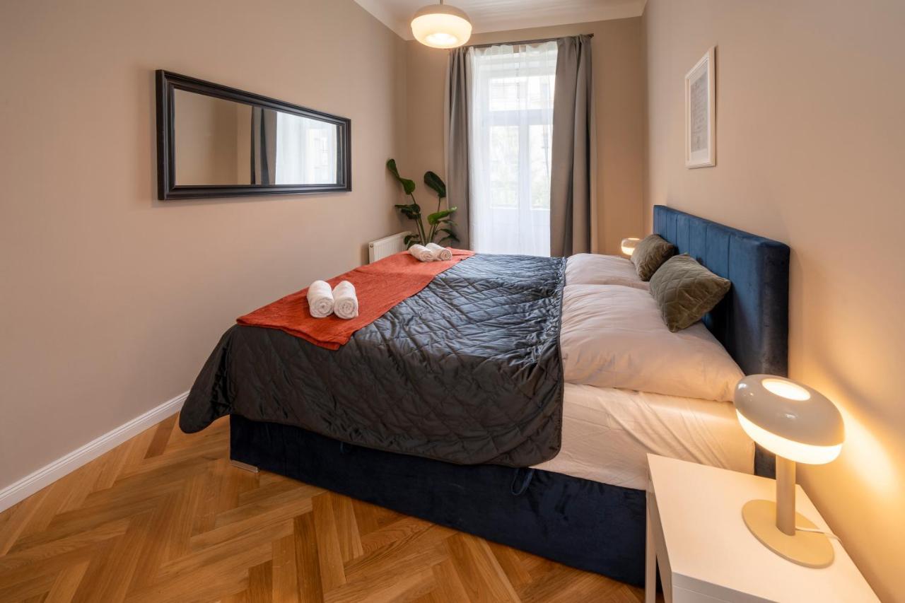 Apart Hotel Zborovska Прага Экстерьер фото