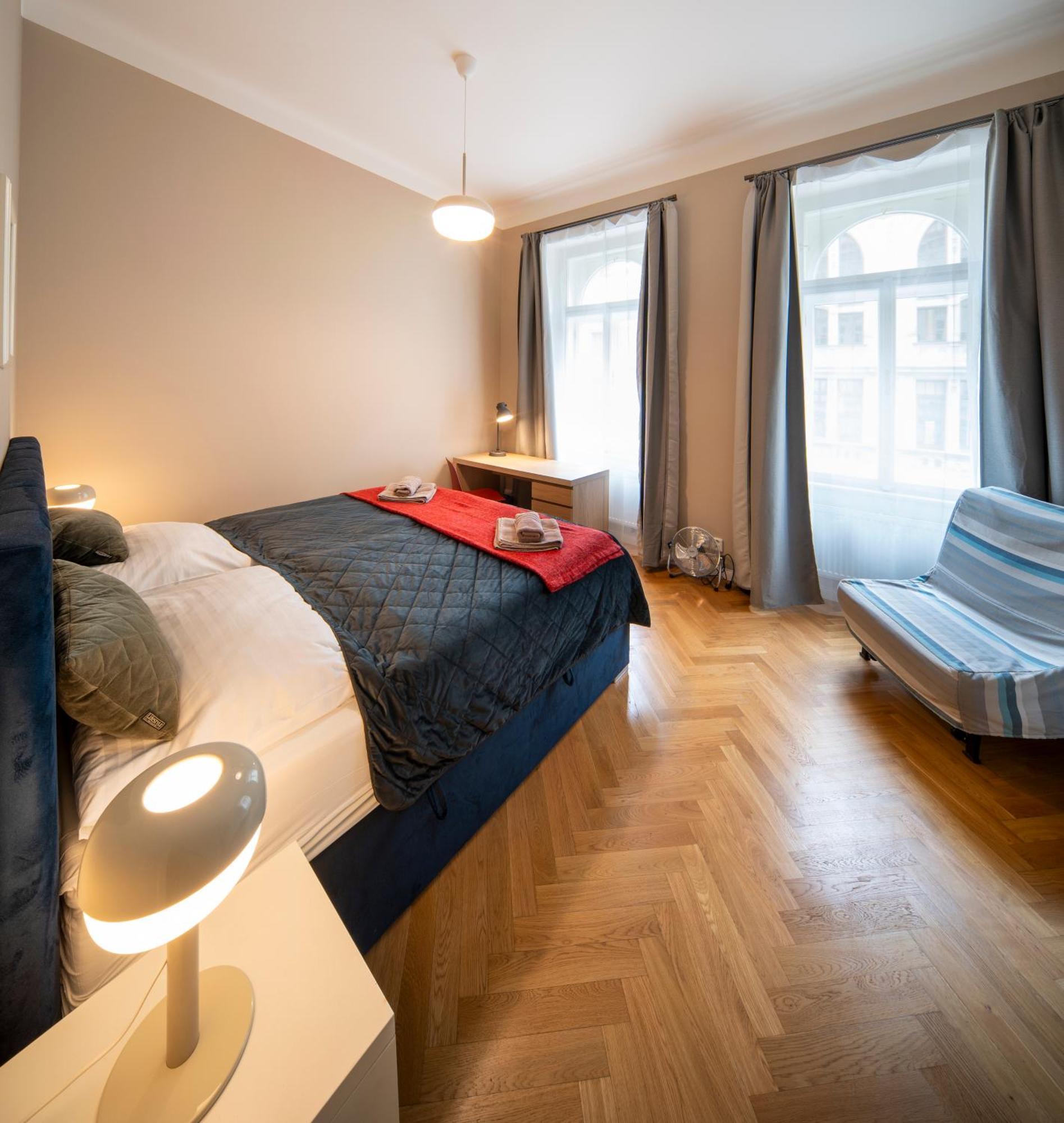 Apart Hotel Zborovska Прага Экстерьер фото